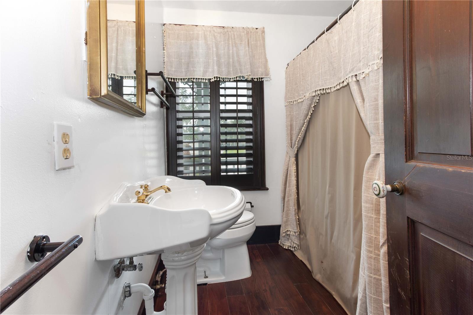 806 NARCISSUS AVE — photo 26