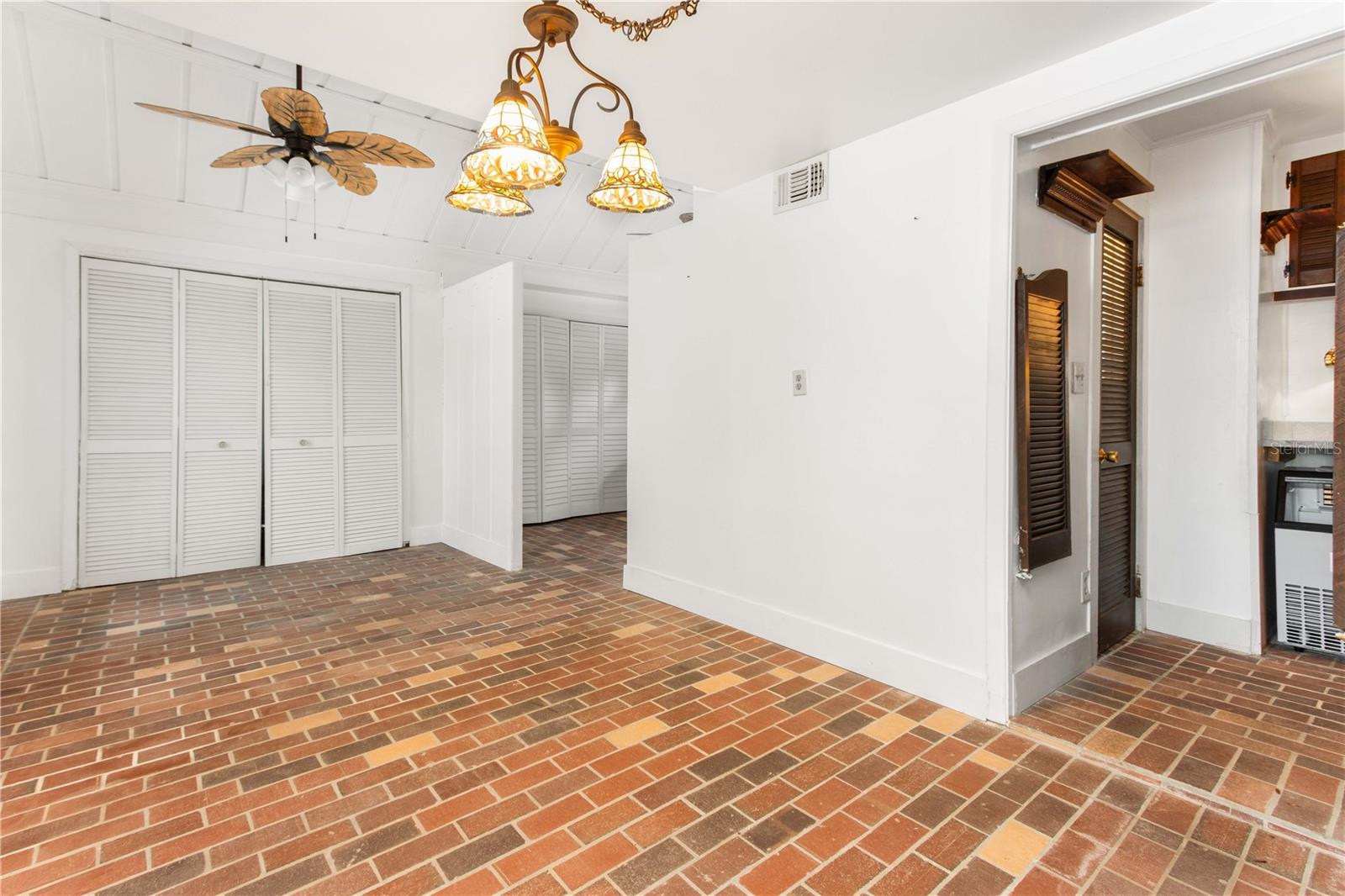 806 NARCISSUS AVE — photo 32