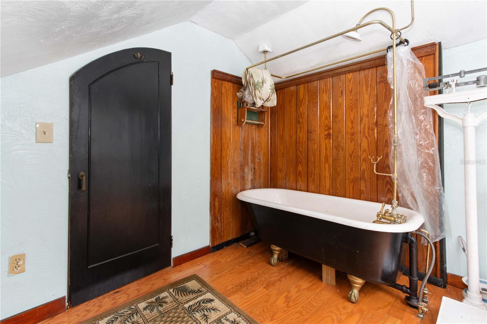 806 NARCISSUS AVE — photo 20