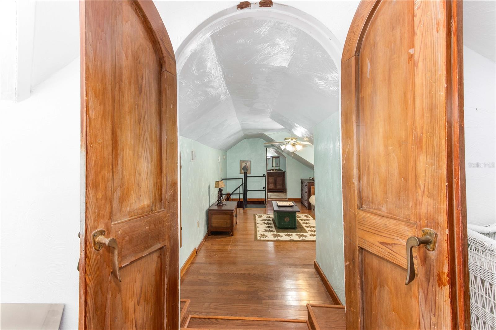 806 NARCISSUS AVE — photo 43
