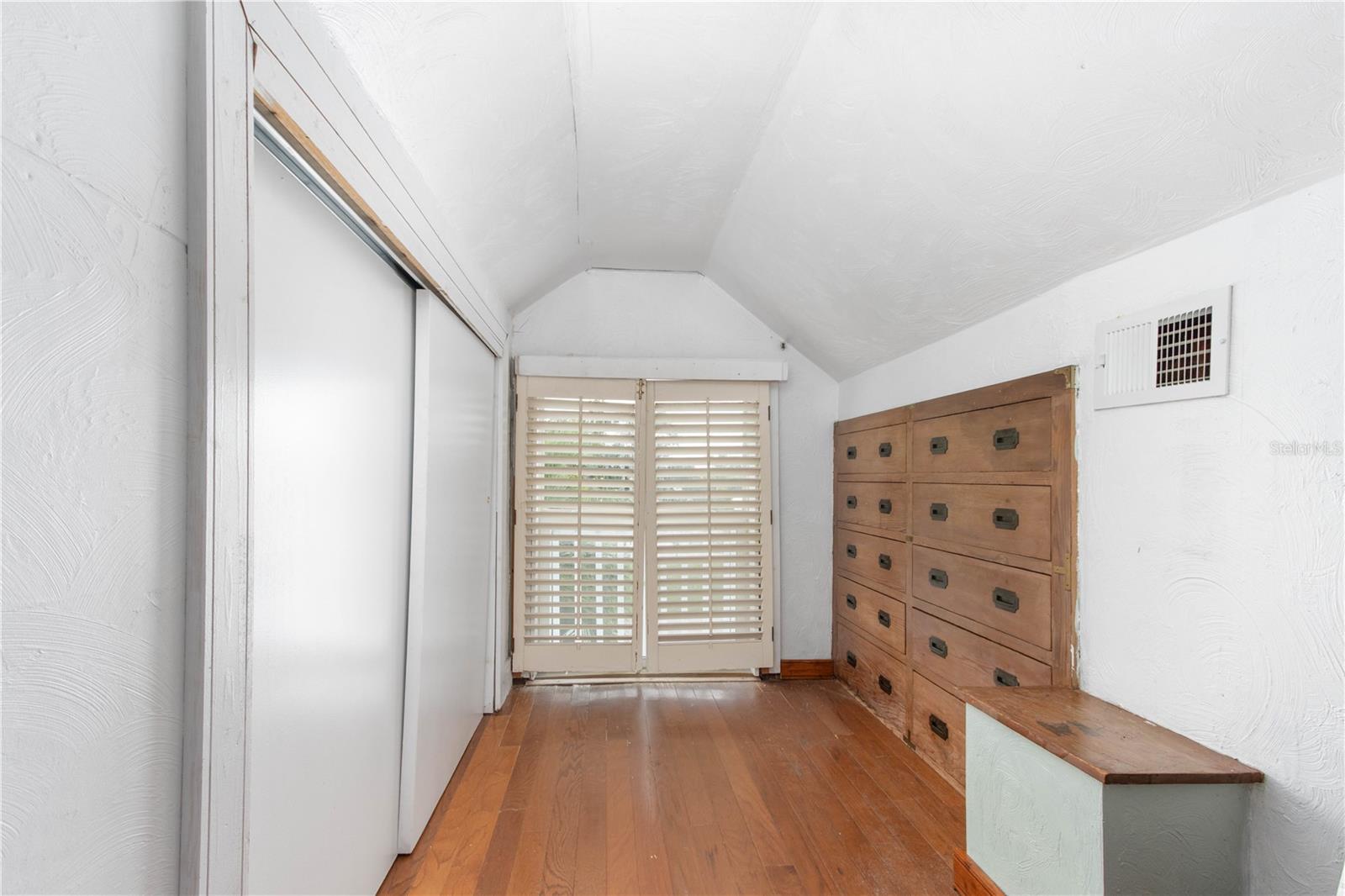 806 NARCISSUS AVE — photo 44