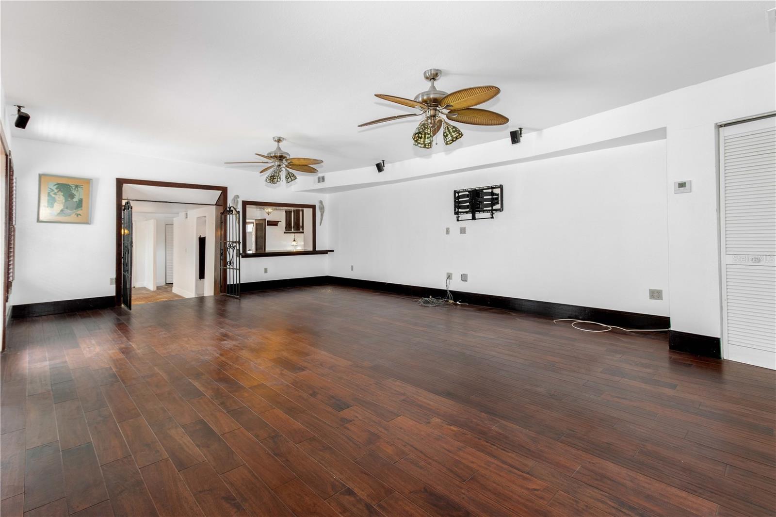 806 NARCISSUS AVE — photo 11