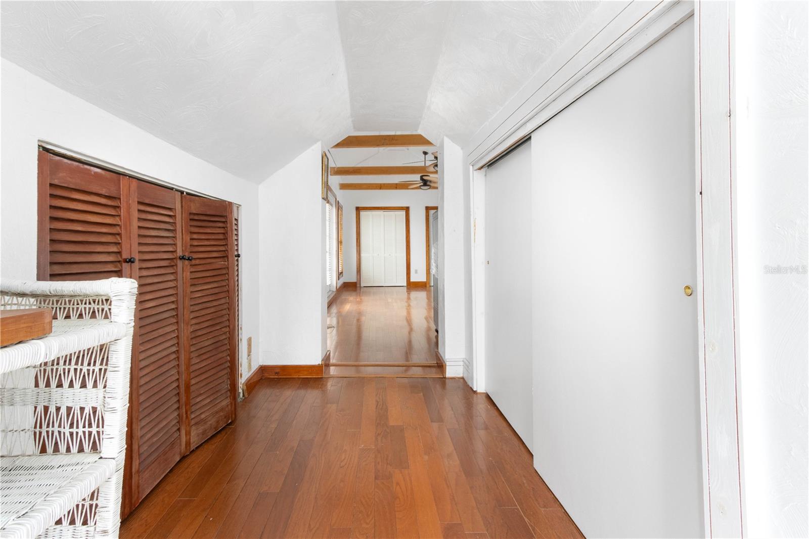 806 NARCISSUS AVE — photo 28