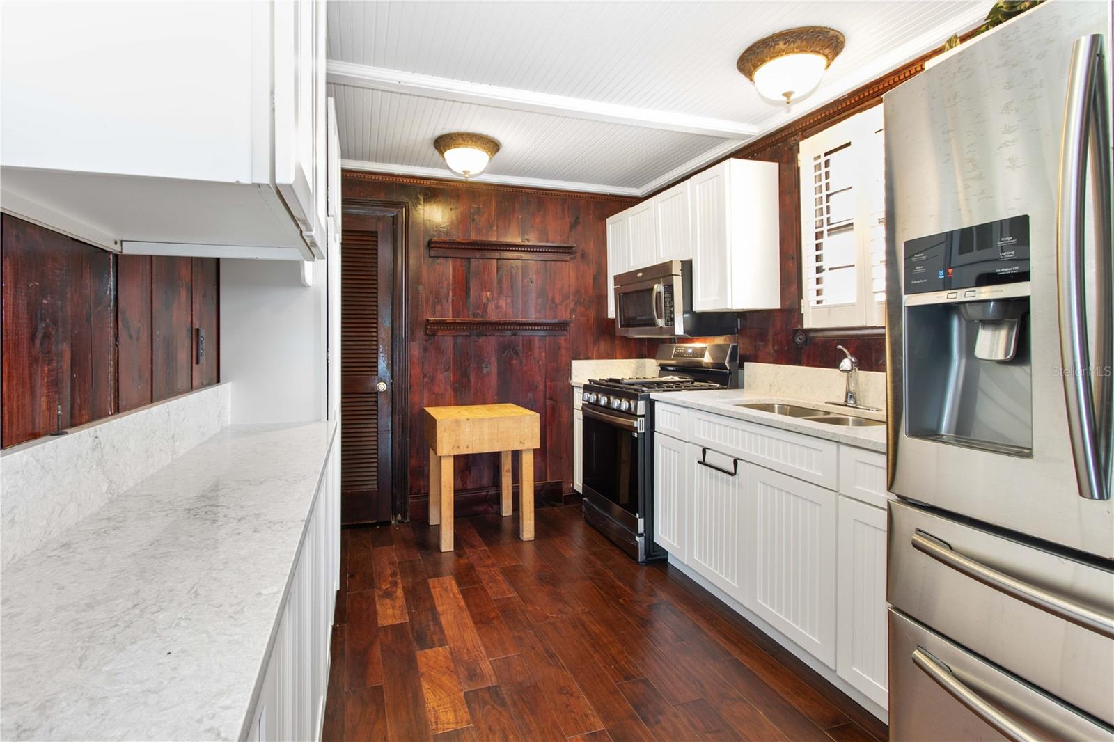 806 NARCISSUS AVE — photo 38