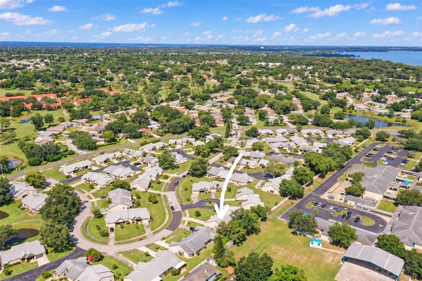 913 SUTTON PL — photo 48