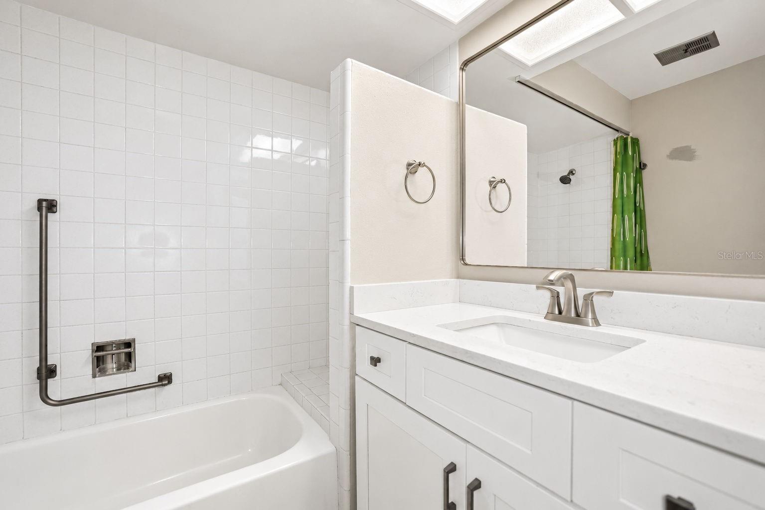 913 SUTTON PL — photo 26