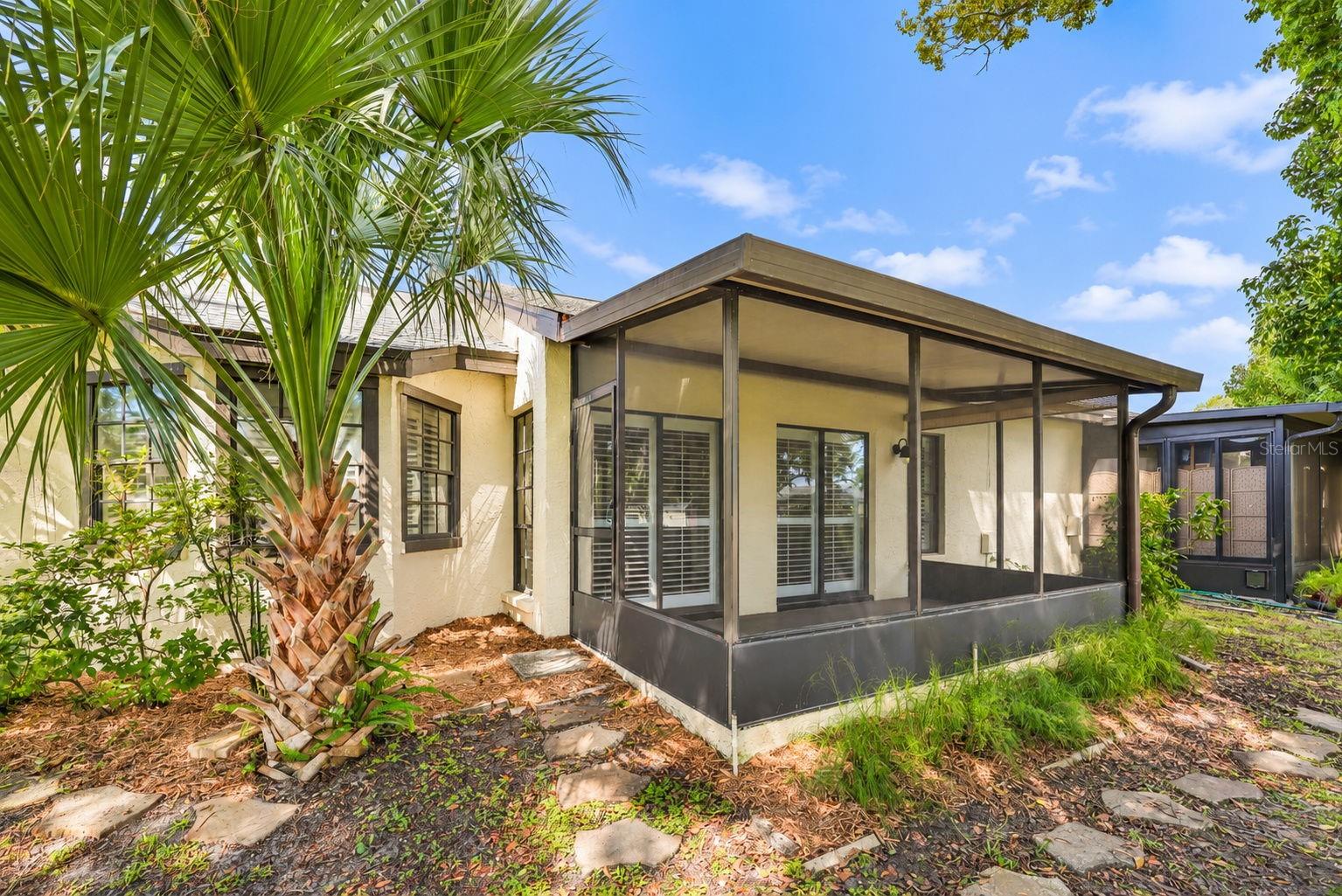 913 SUTTON PL — photo 41