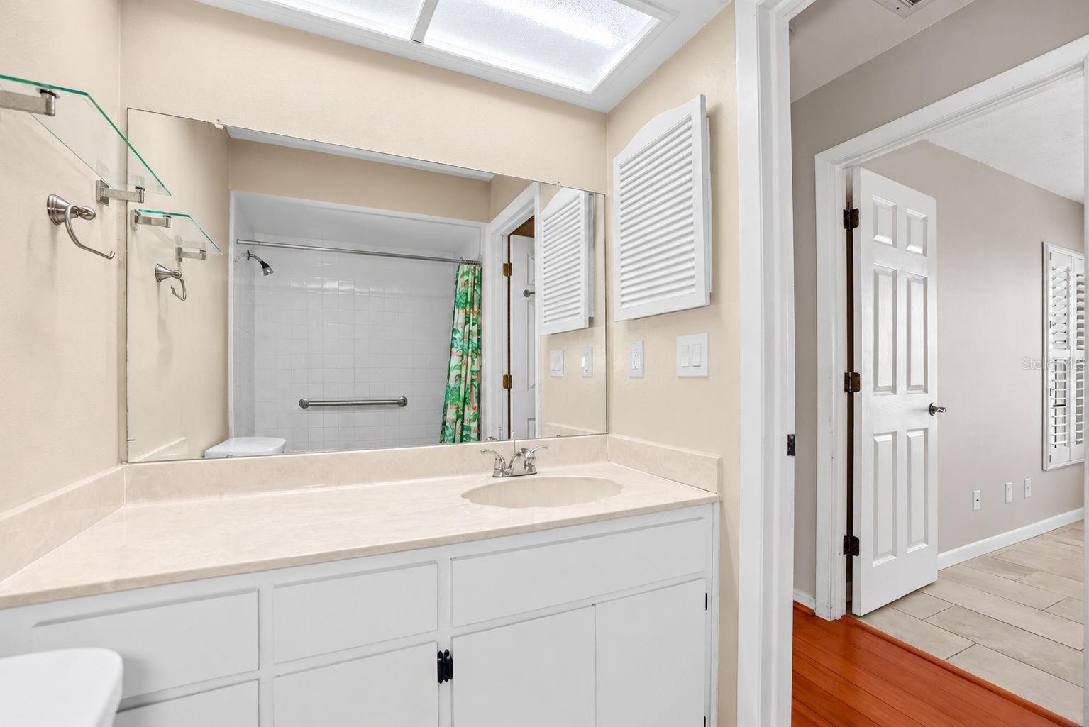 913 SUTTON PL — photo 24