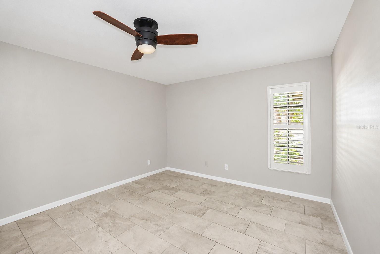 913 SUTTON PL — photo 20