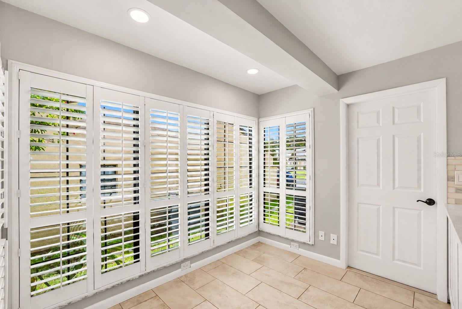913 SUTTON PL — photo 13