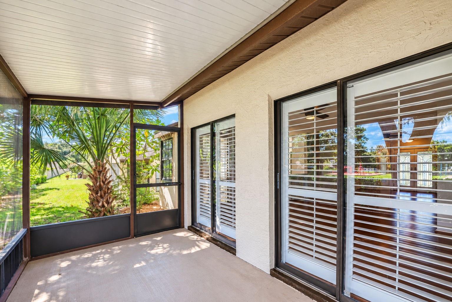 913 SUTTON PL — photo 33