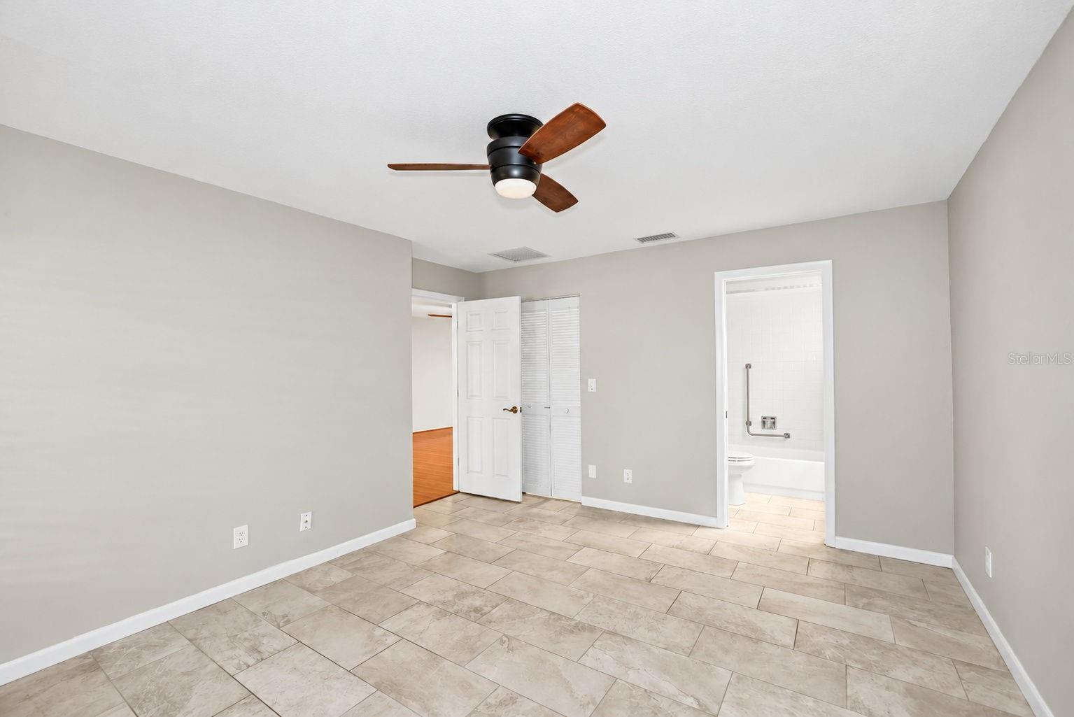 913 SUTTON PL — photo 19