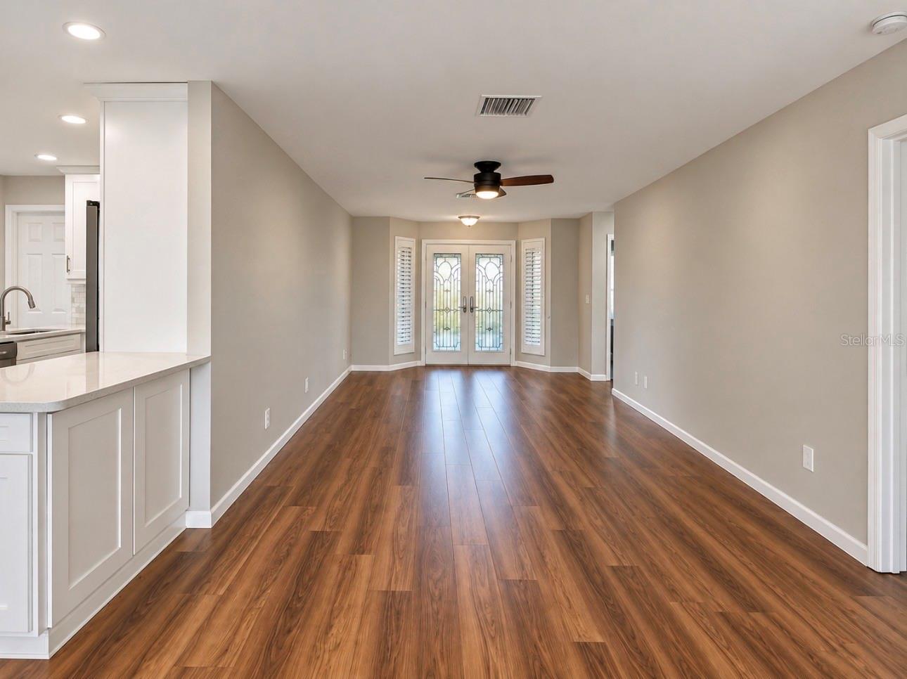 913 SUTTON PL — photo 9