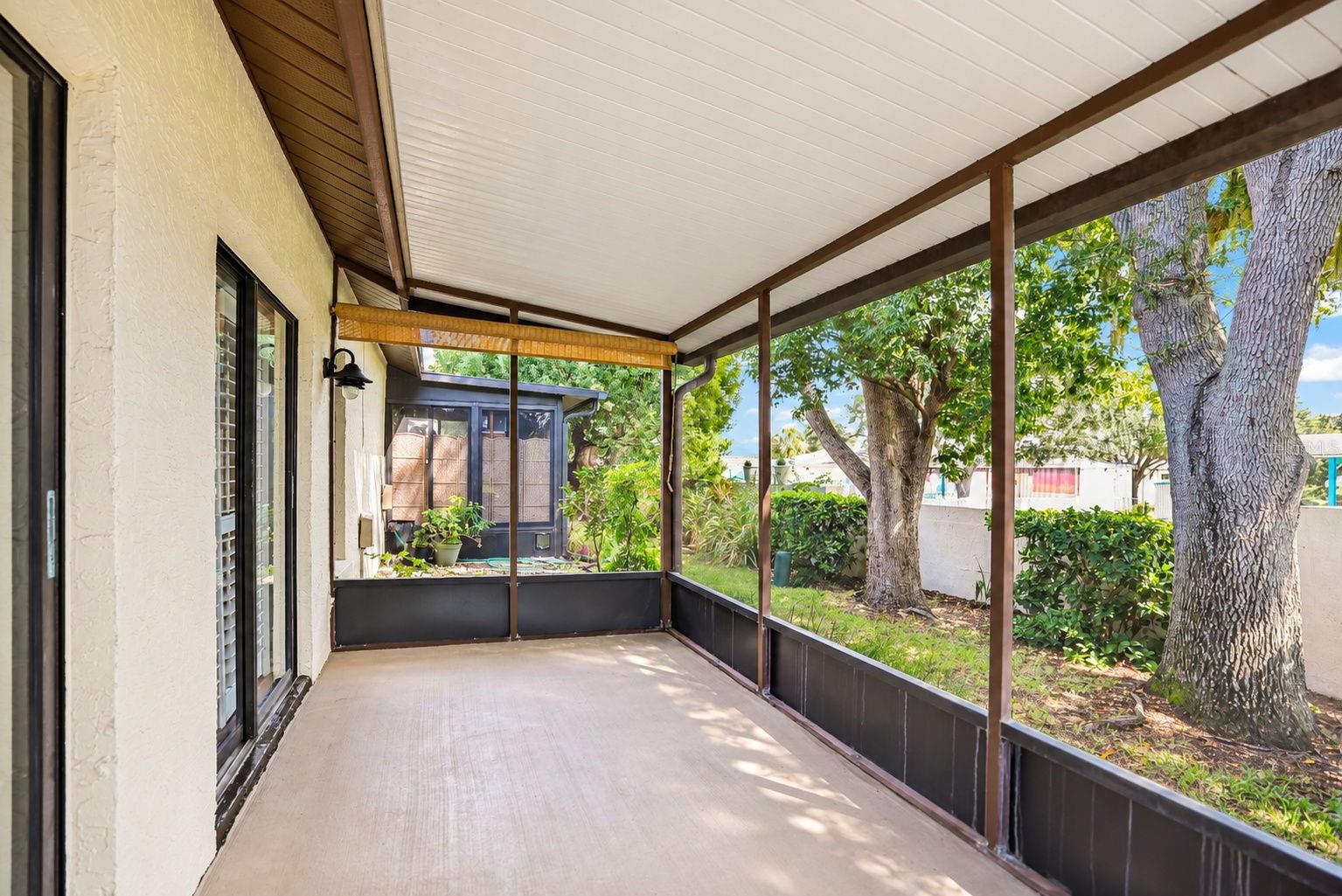 913 SUTTON PL — photo 34