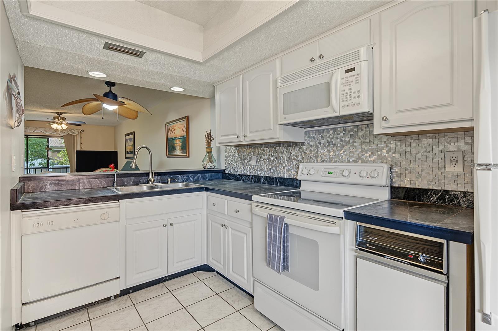 110 LAKESIDE CT #110 — photo 5
