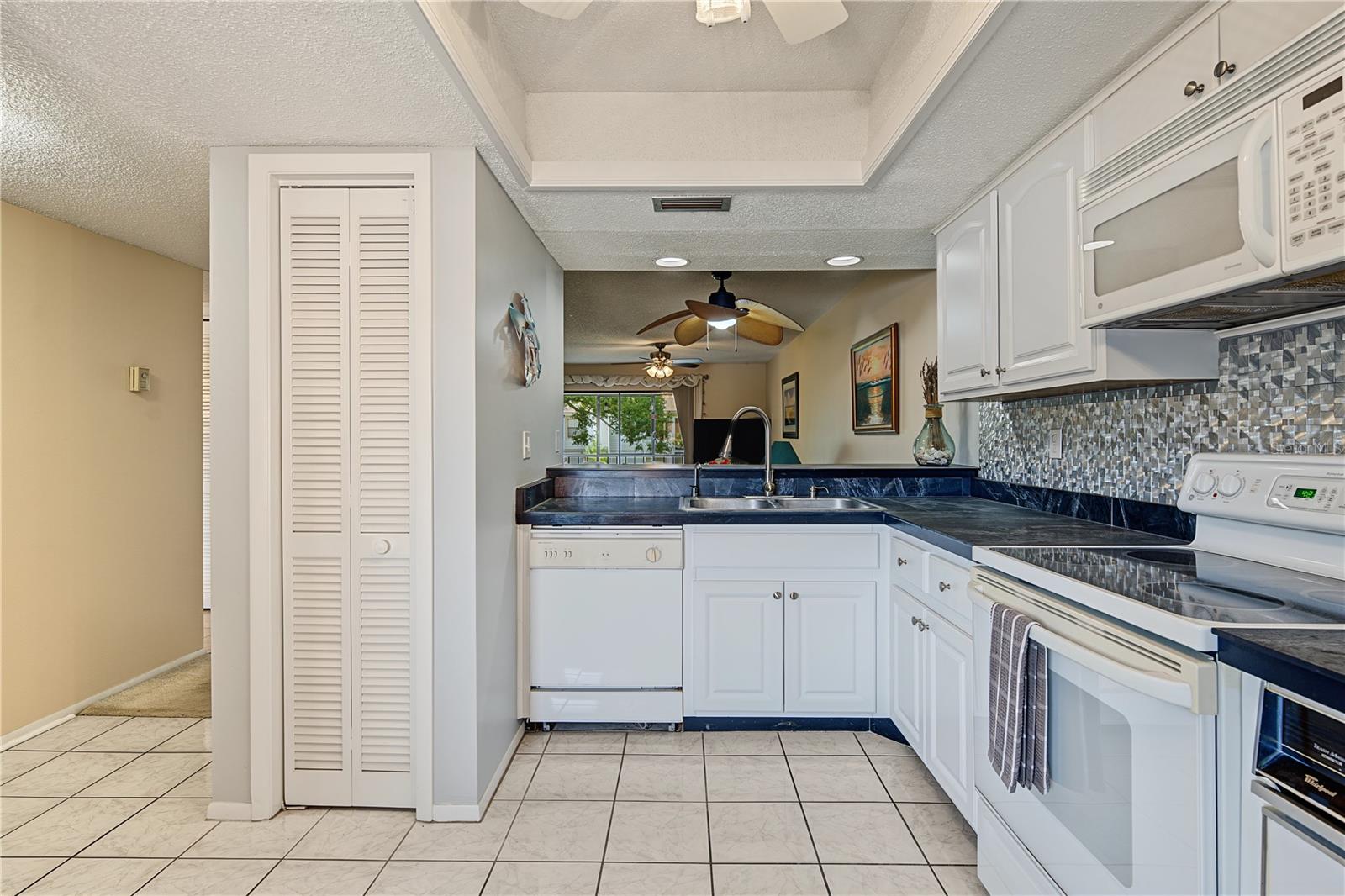 110 LAKESIDE CT #110 — photo 4