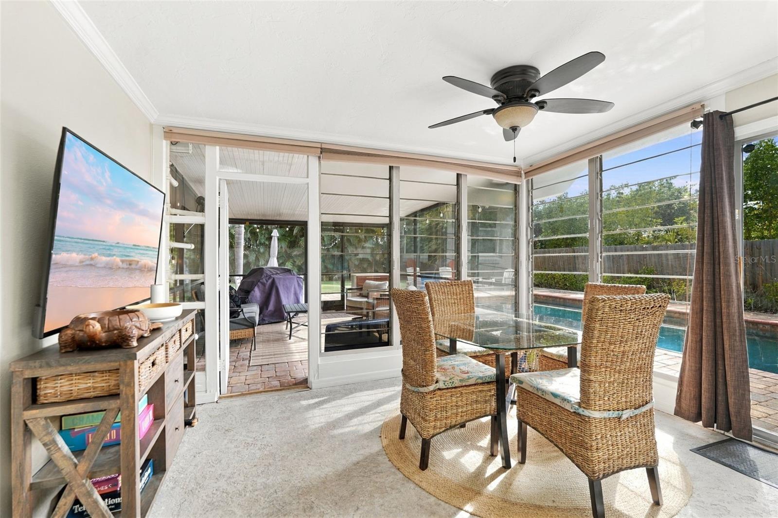 2174 BOUGAINVILLEA ST — photo 16
