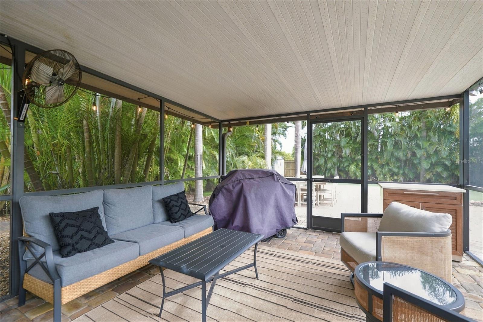 2174 BOUGAINVILLEA ST — photo 38