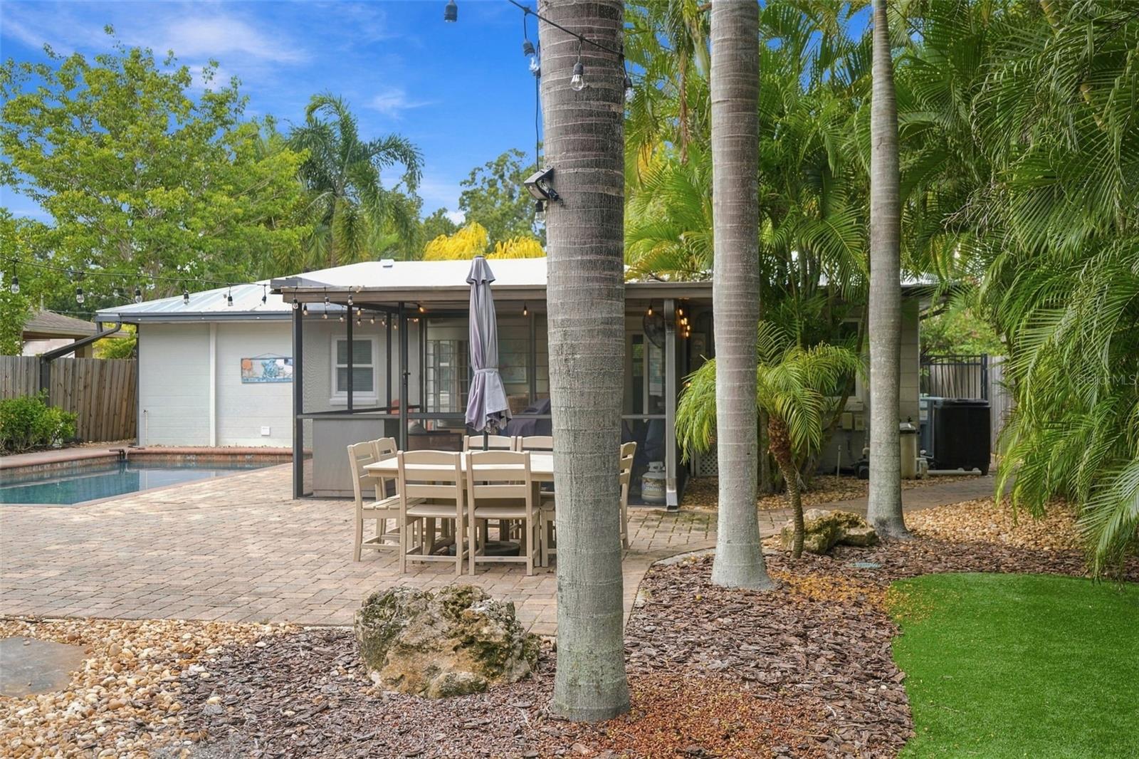 2174 BOUGAINVILLEA ST — photo 51