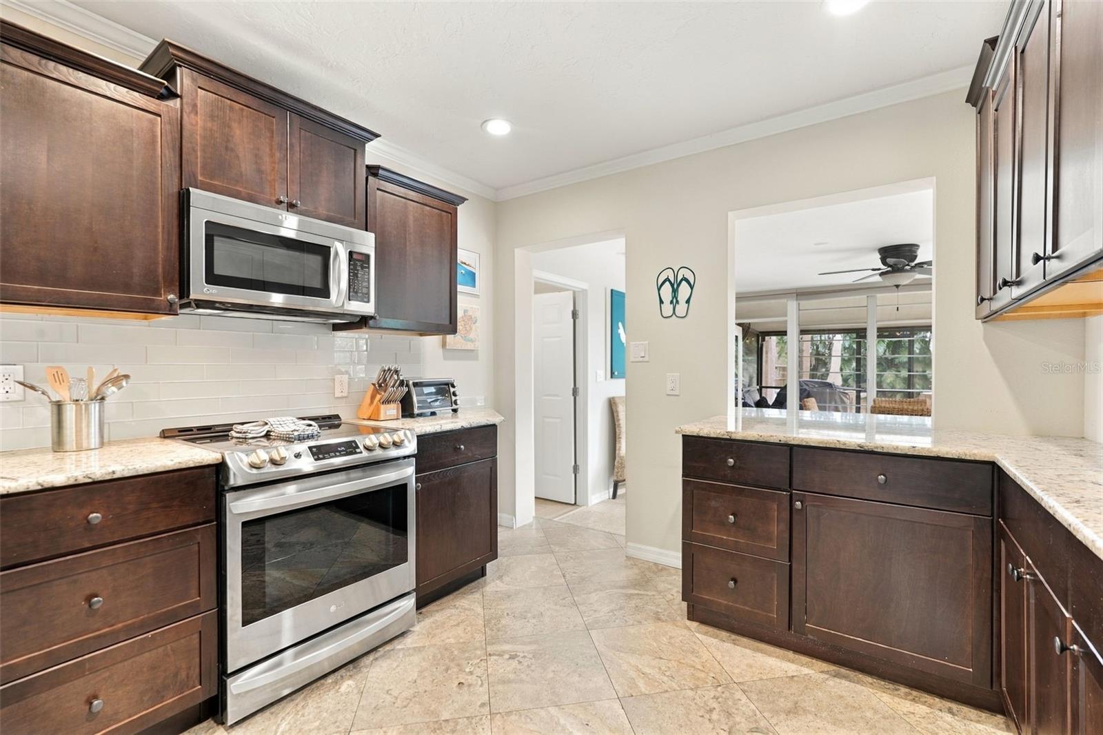 2174 BOUGAINVILLEA ST — photo 10