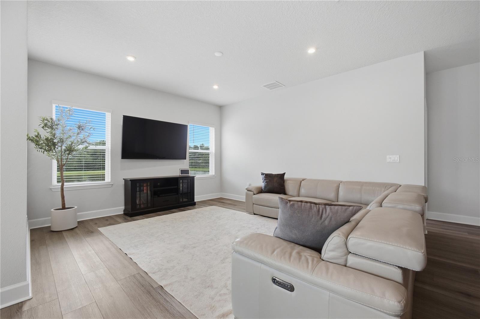 8324 GREENWAY AVE — photo 8