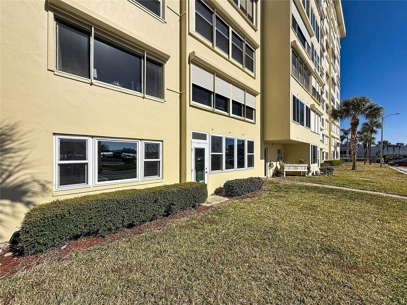 4550 COVE CIR #106 — photo 33