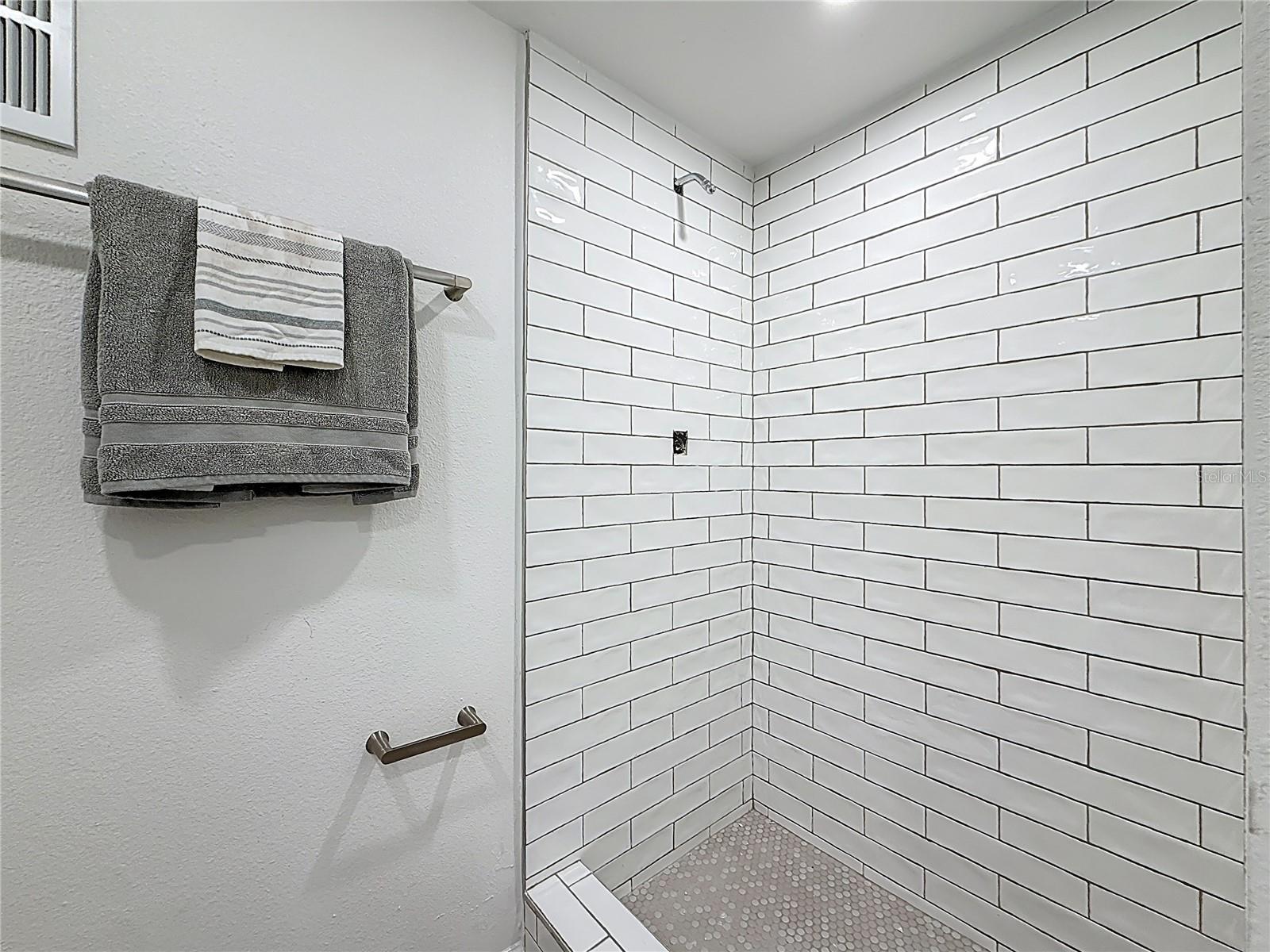 4550 COVE CIR #106 — photo 20