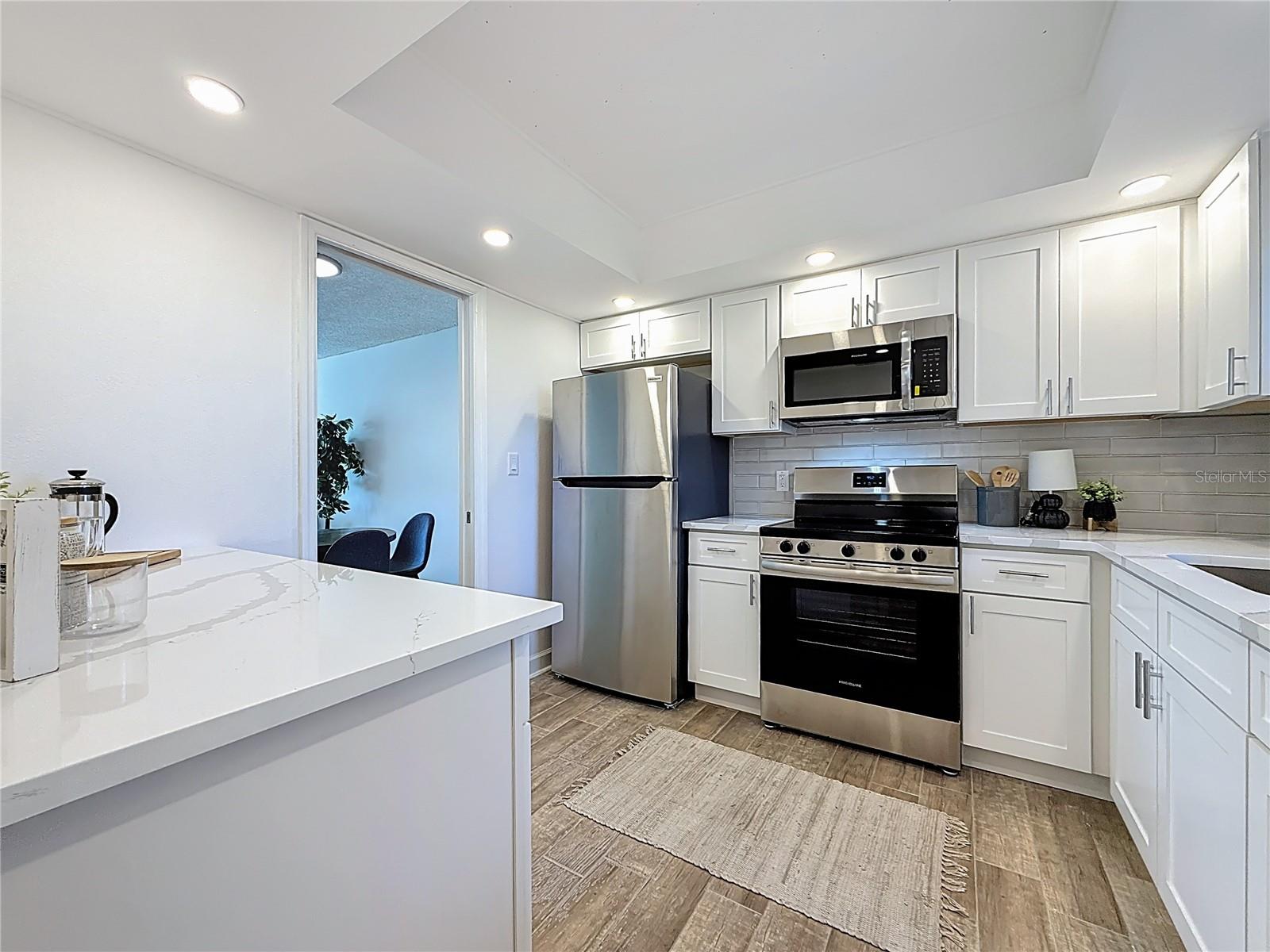 4550 COVE CIR #106 — photo 3