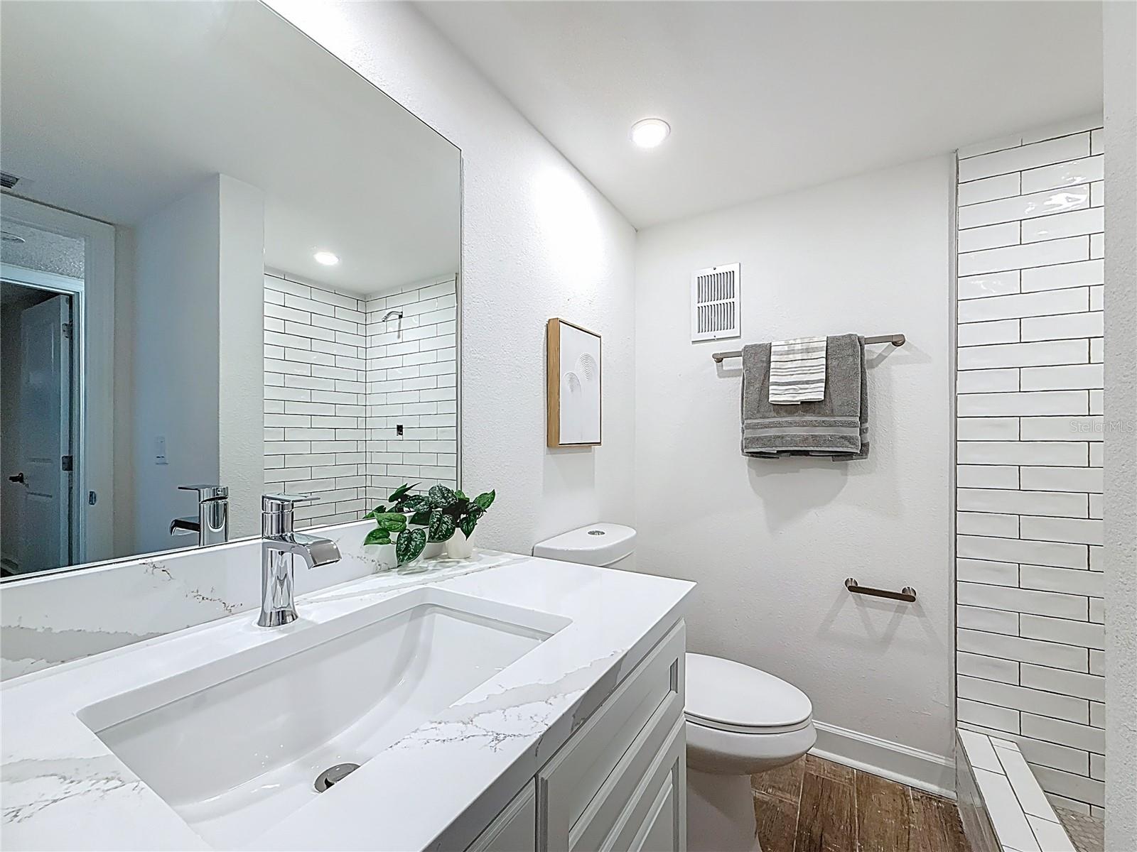 4550 COVE CIR #106 — photo 19