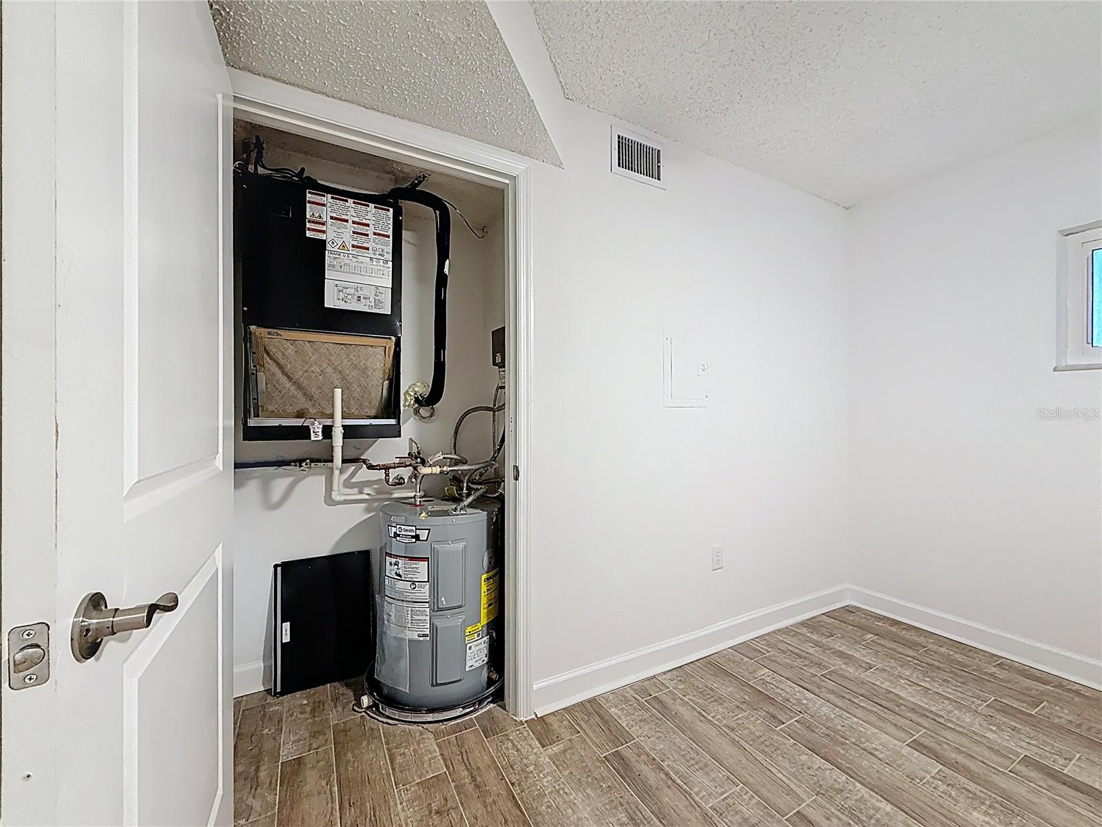 4550 COVE CIR #106 — photo 27