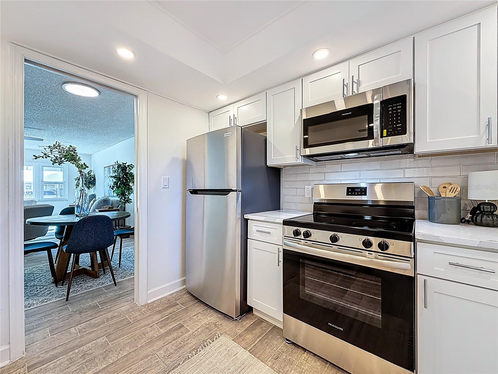 4550 COVE CIR #106 — photo 4