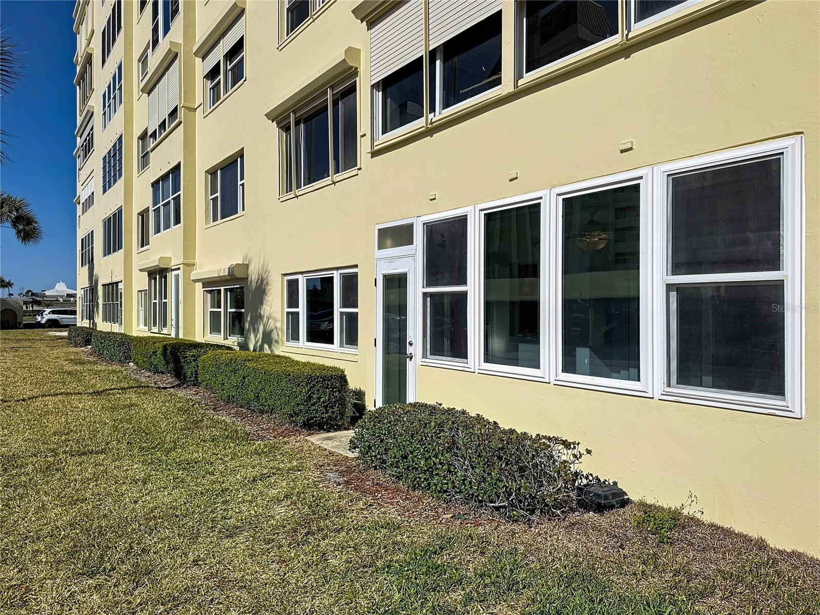 4550 COVE CIR #106 — photo 32