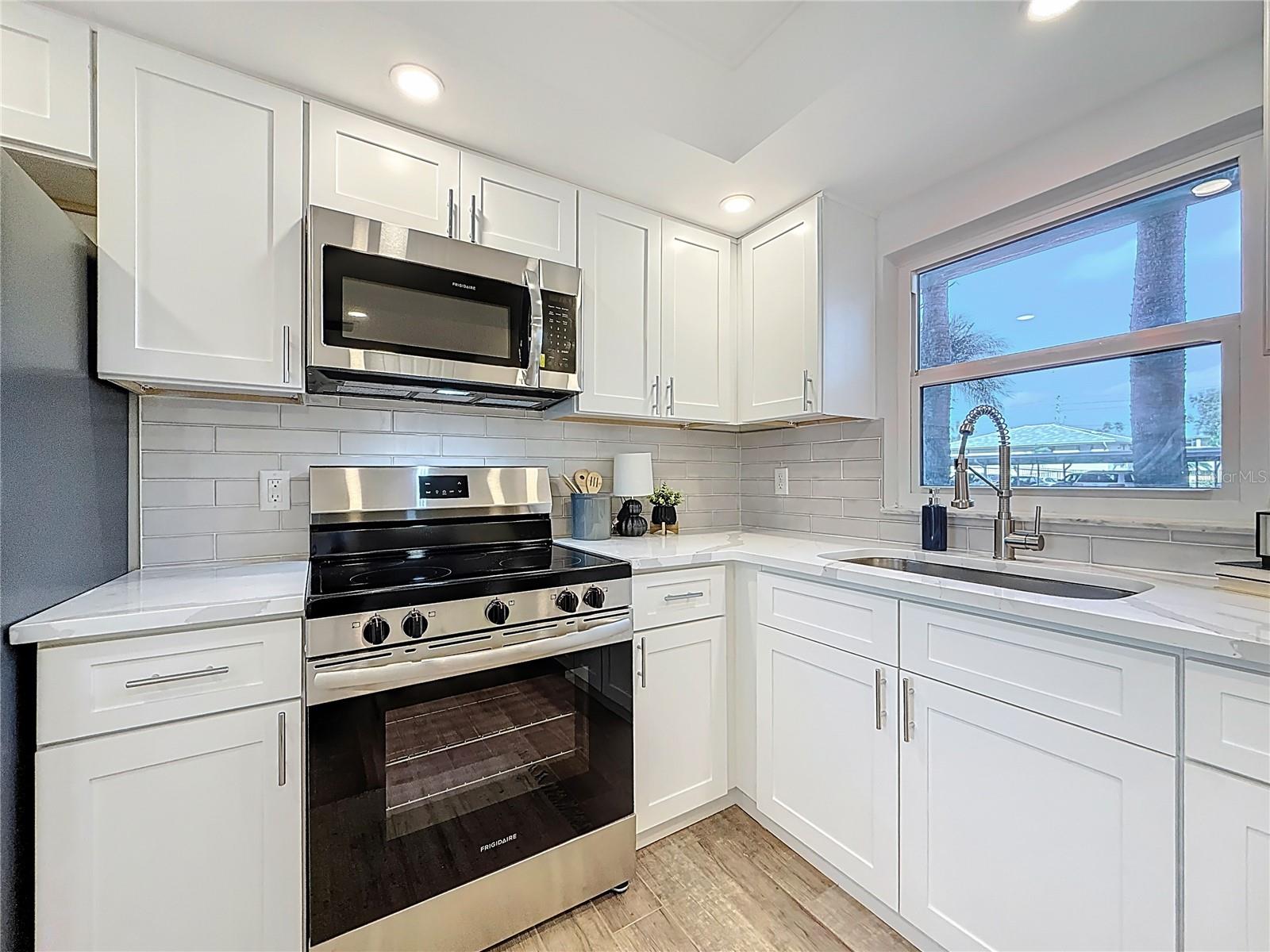4550 COVE CIR #106 — photo 5