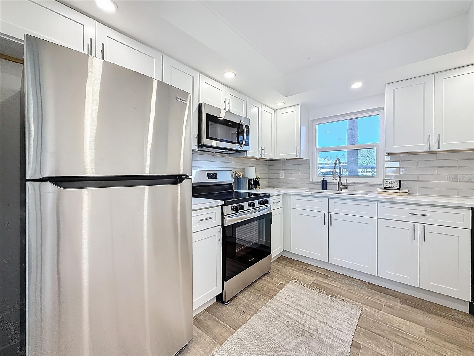4550 COVE CIR #106 — photo 9
