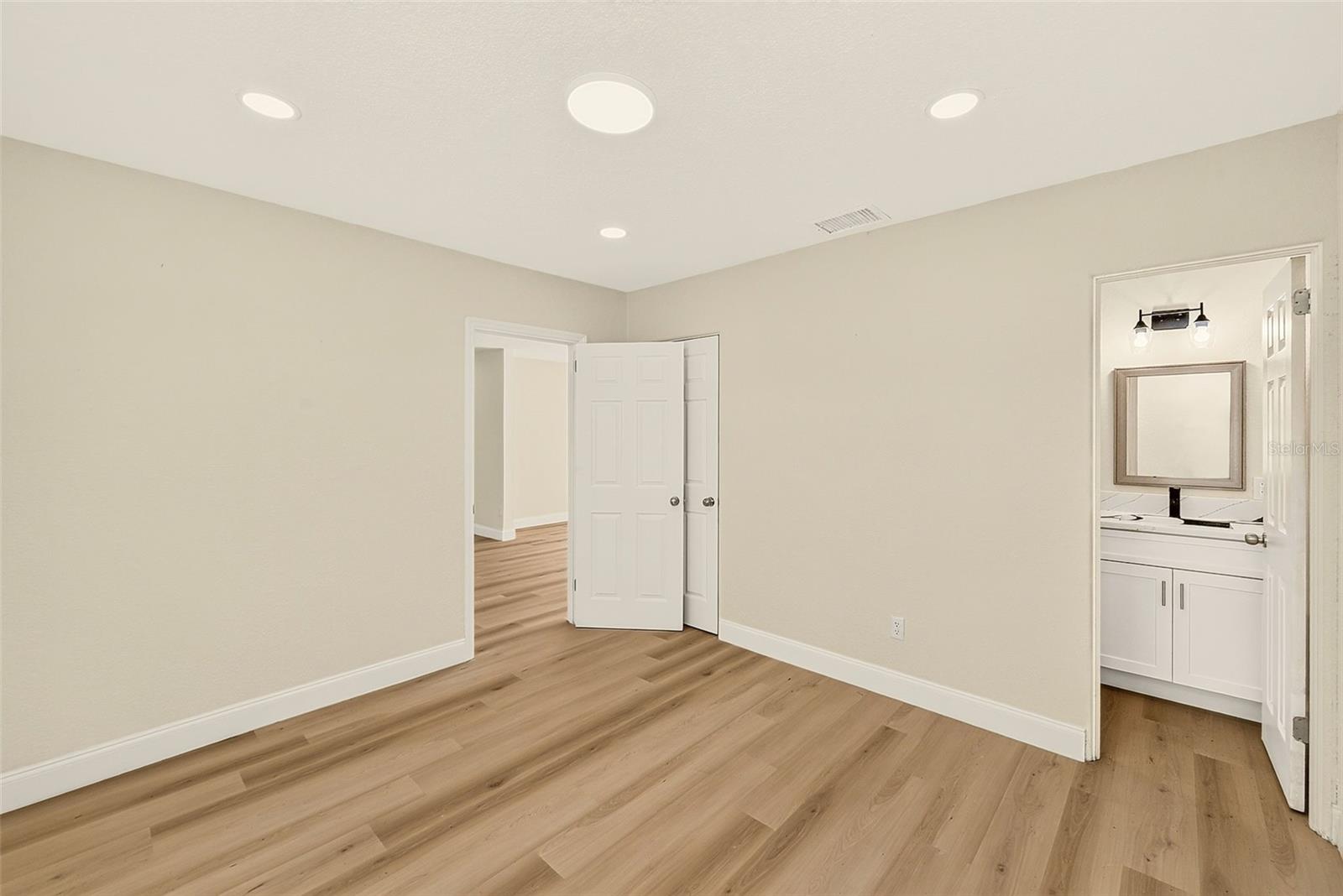 214 45TH AVE NE — photo 15