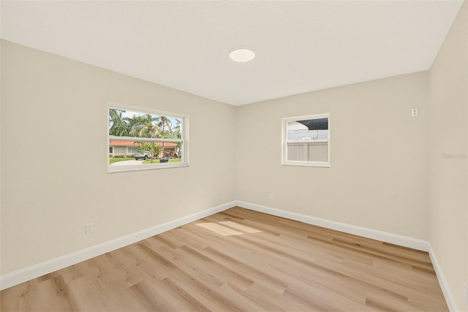 214 45TH AVE NE — photo 18