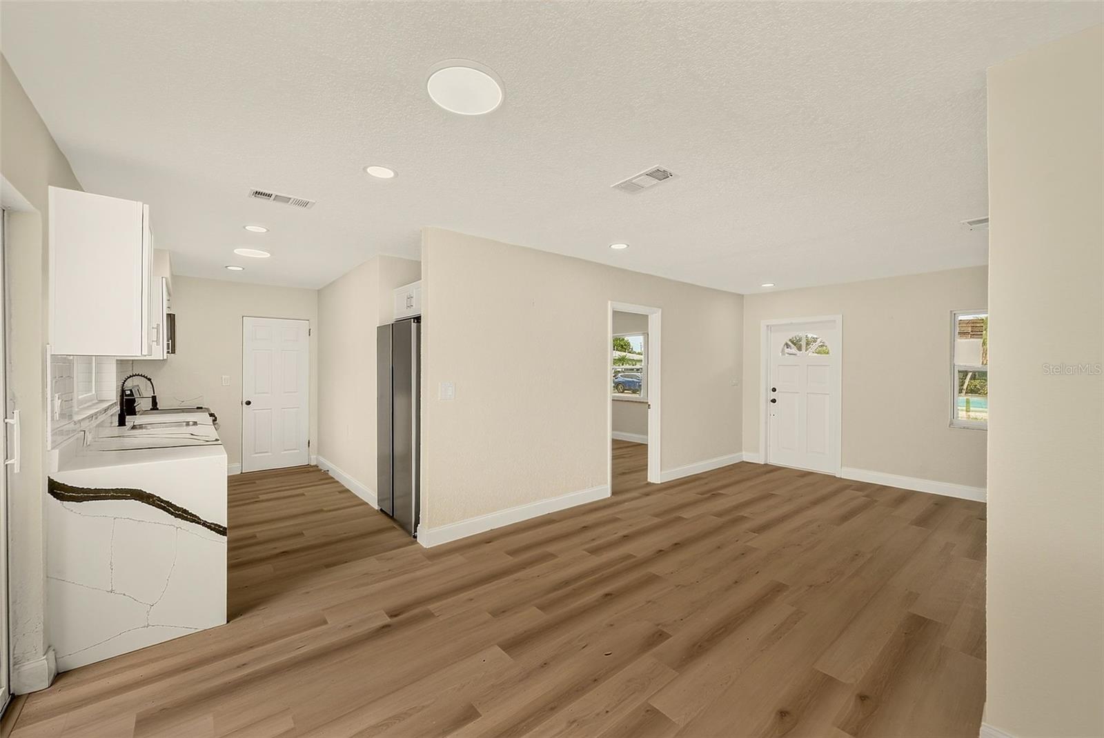 214 45TH AVE NE — photo 7