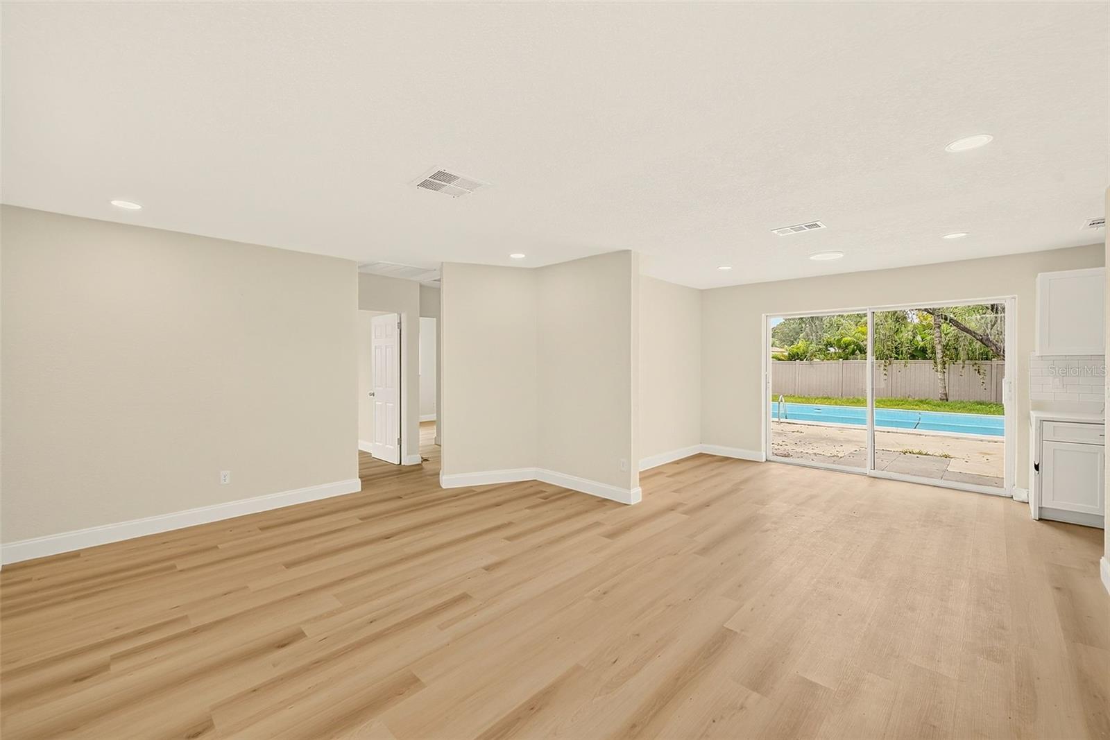214 45TH AVE NE — photo 9