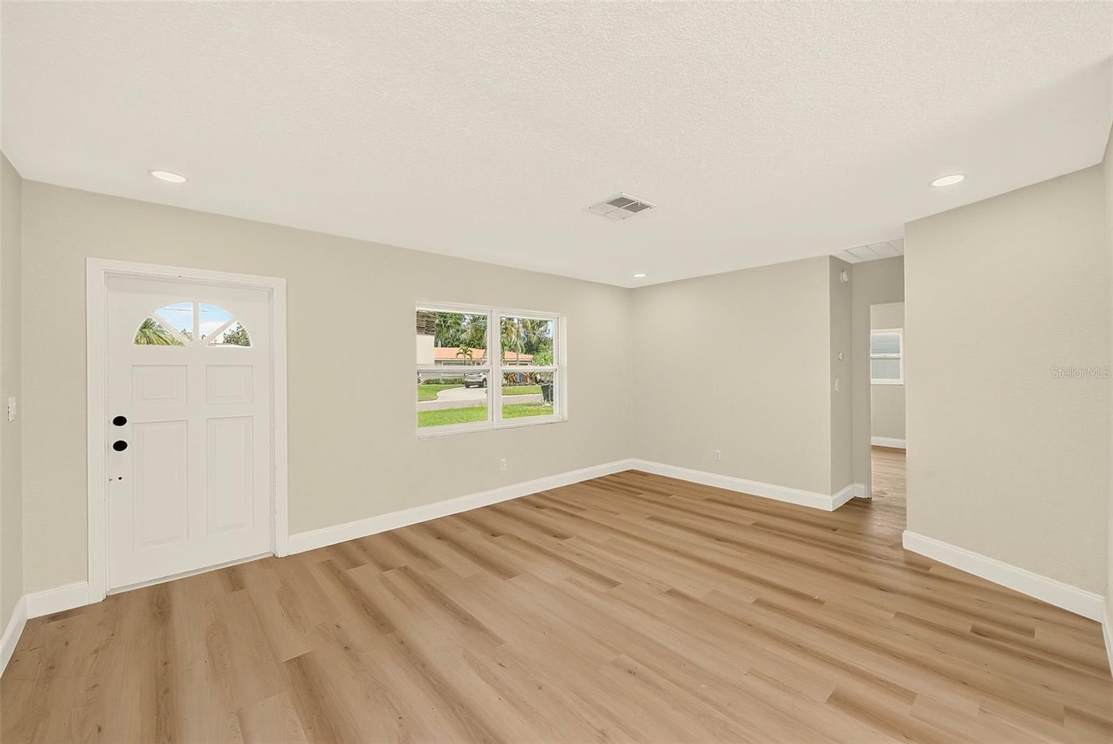 214 45TH AVE NE — photo 8