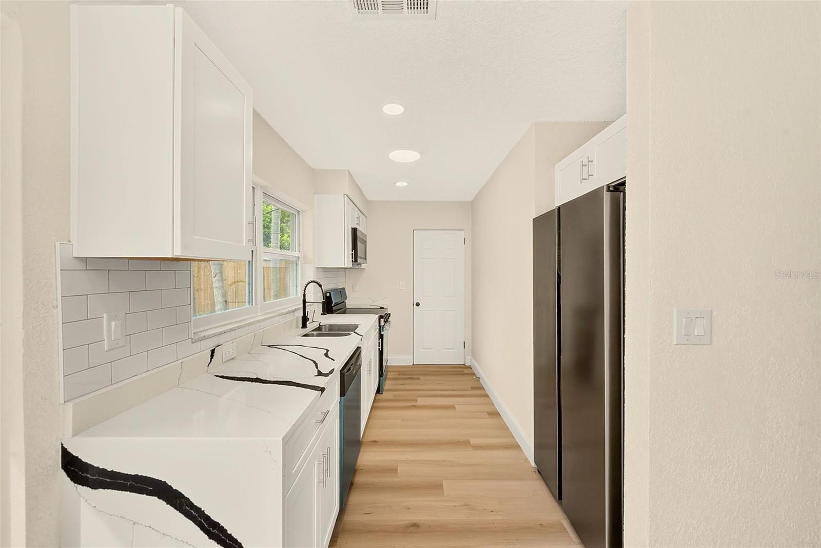 214 45TH AVE NE — photo 4