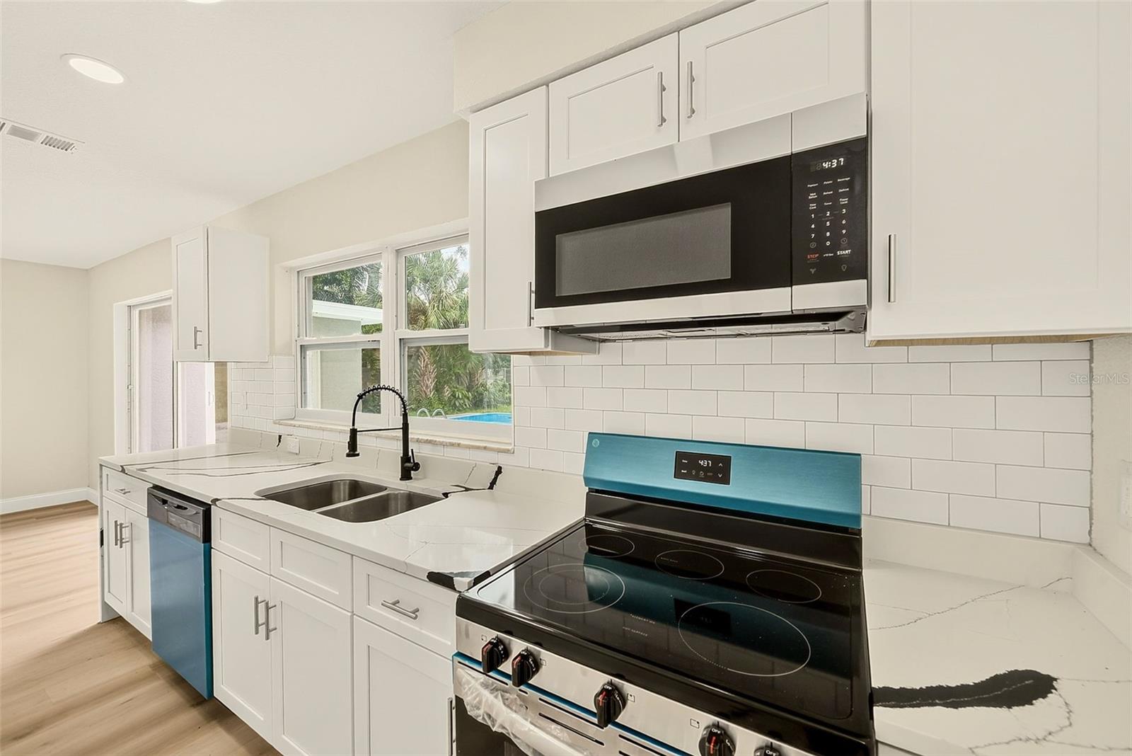 214 45TH AVE NE — photo 6