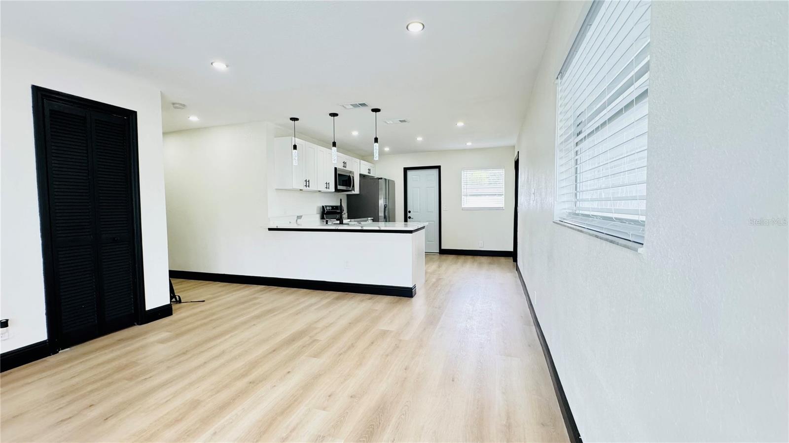 7017 SANDHURST DR — photo 4
