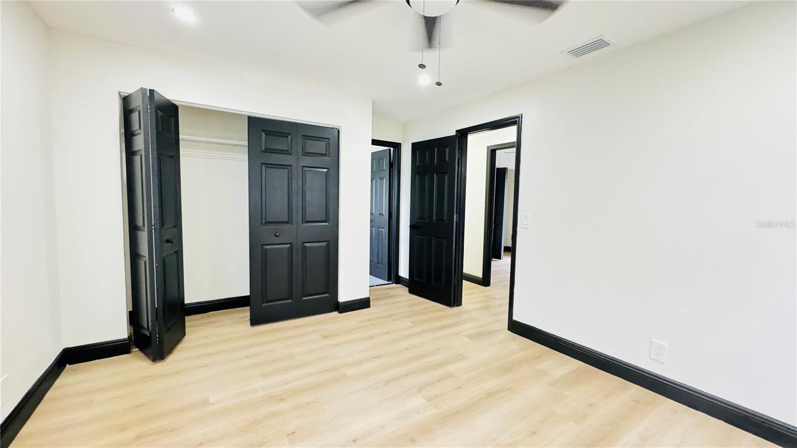 7017 SANDHURST DR — photo 8