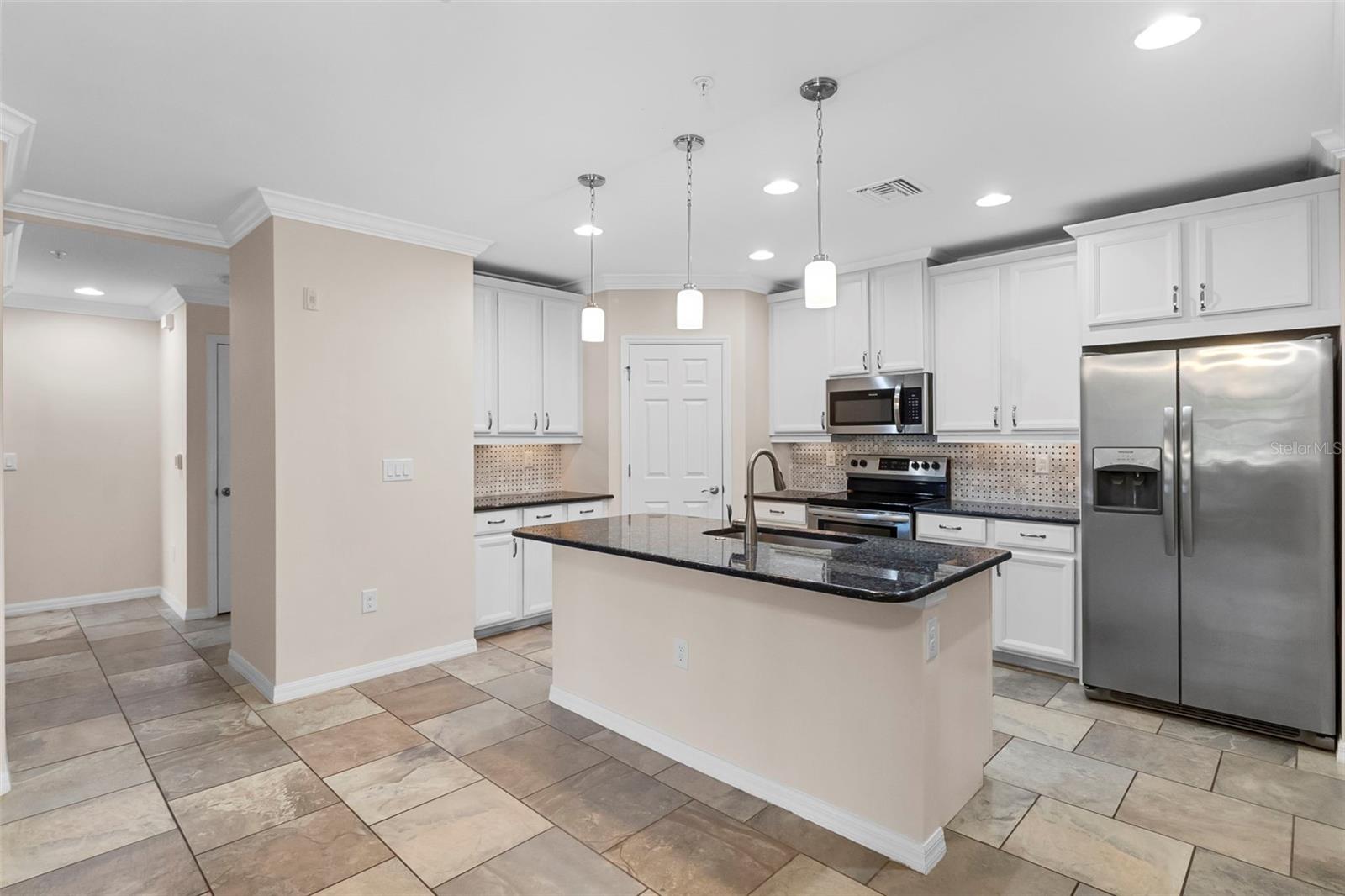 89 NAVIGATION CIR — photo 2