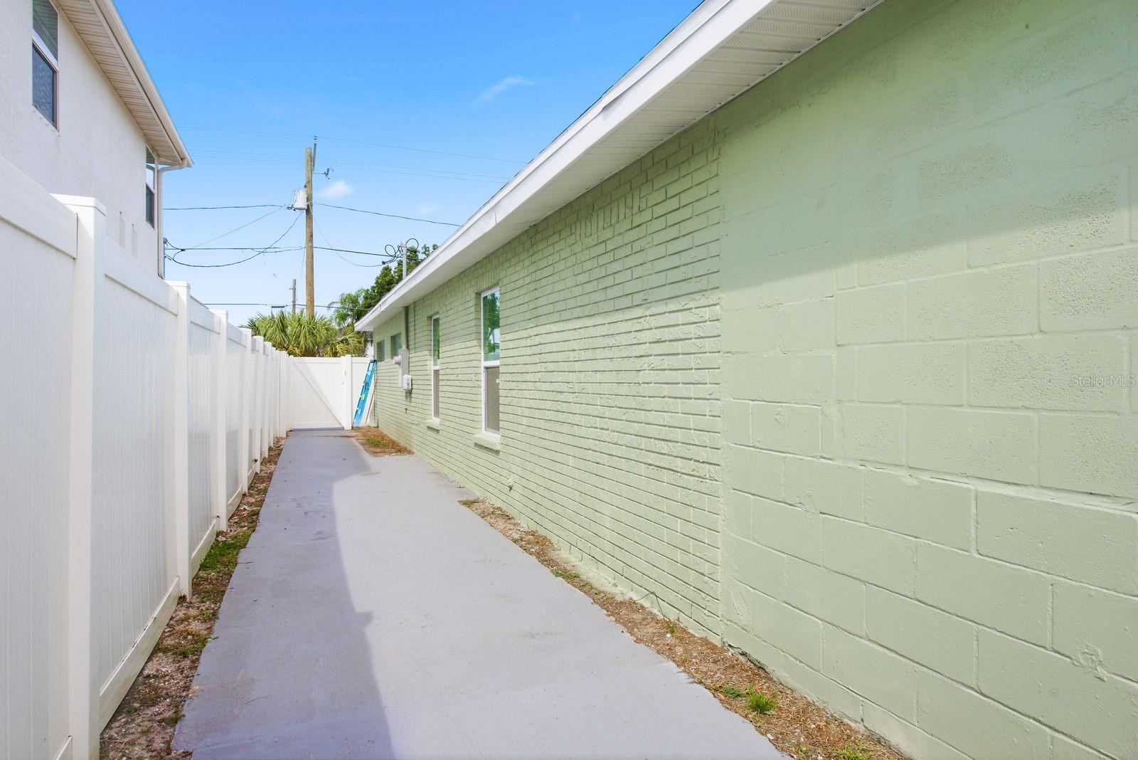 3926 W CASS ST — photo 33