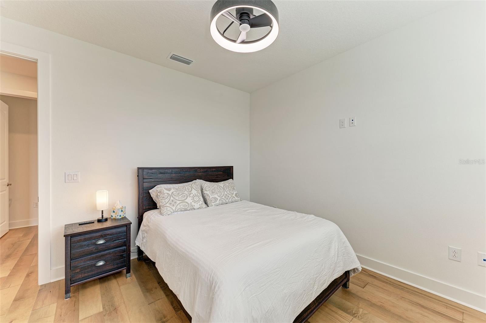 18530 MIDSUMMER PL — photo 27