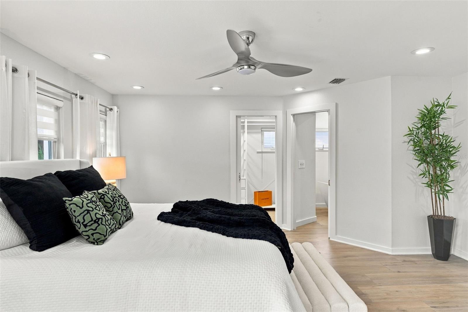 2703 W PRICE AVE — photo 36