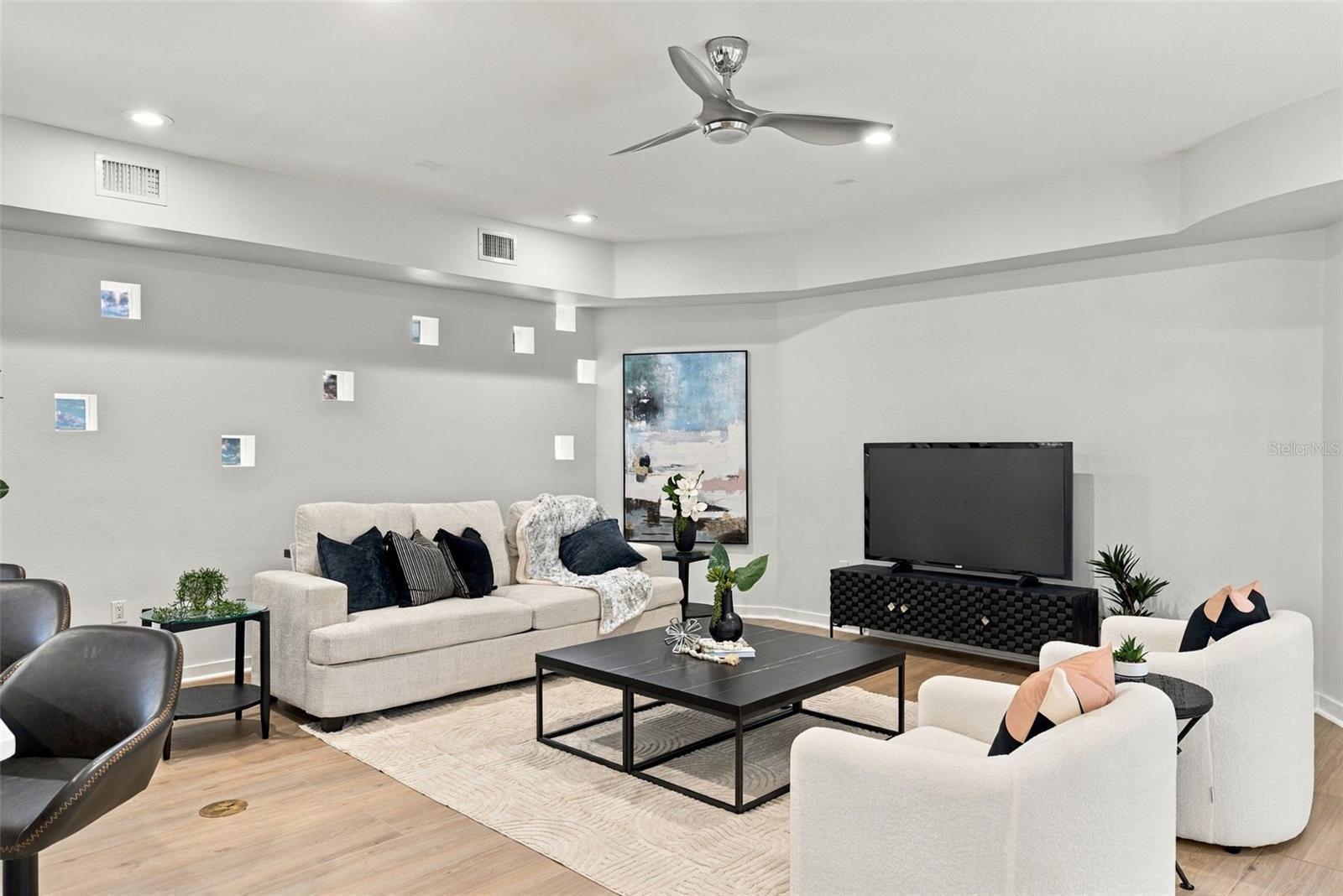 2703 W PRICE AVE — photo 7