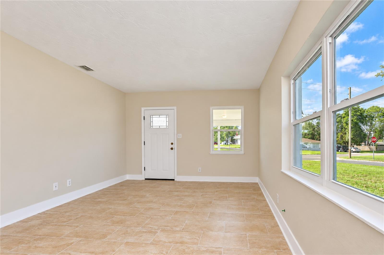 4117 BAY ST NE — photo 10