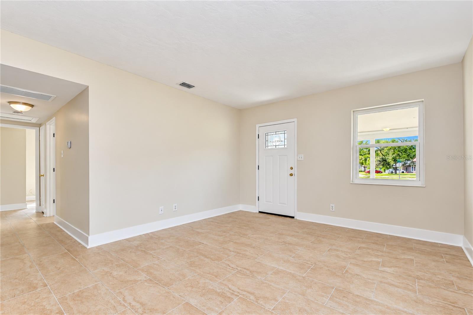 4117 BAY ST NE — photo 4